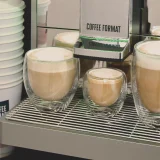 Coffee Format DUKE — espresso i kawy mleczne w różnych naczyniach