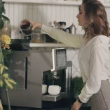 Coffee Format DUKE — uzupełnianie ziaren w pojemniku