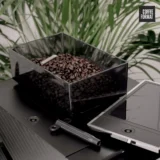 Otwarty zbiornik na ziarna kawy w ekspresie Coffee Format FIT
