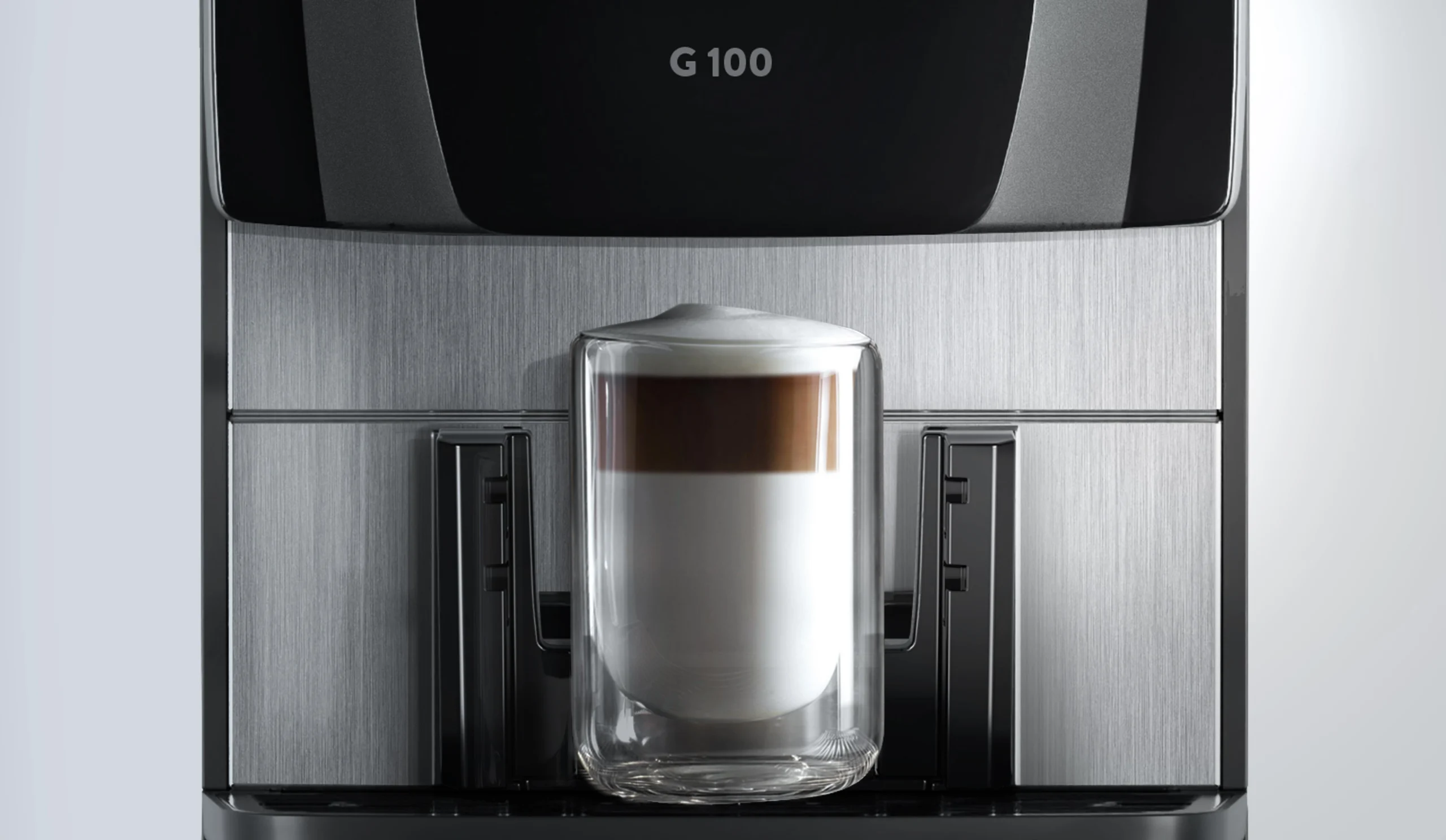 Gaggia G100 — napój mleczny pod wylewką